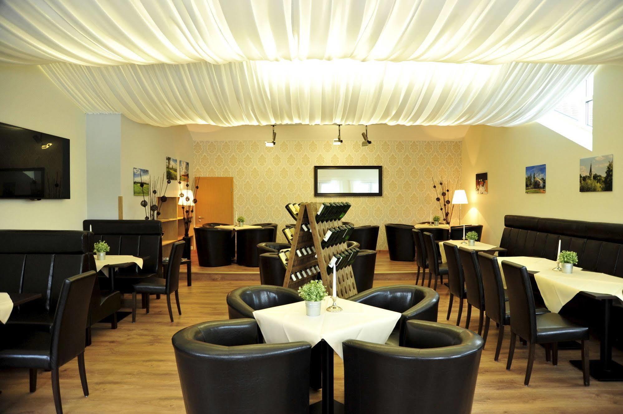 Bernstein Acamed Resort Nienburg  Exterior foto